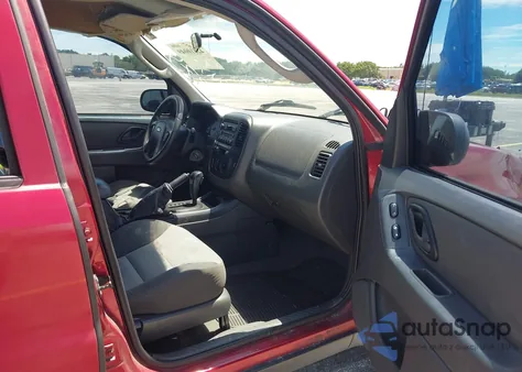 2005 Ford Escape Xls z USA, uszkodzony, nr VIN 1FMYU02Z85KB27508